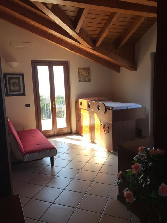 Ferienwohnung Apartment Laveno-Mombello Dış mekan fotoğraf